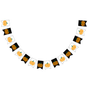 Fröhliche Halloween-Schrift auf geschnitztem Kürbi Wimpelkette