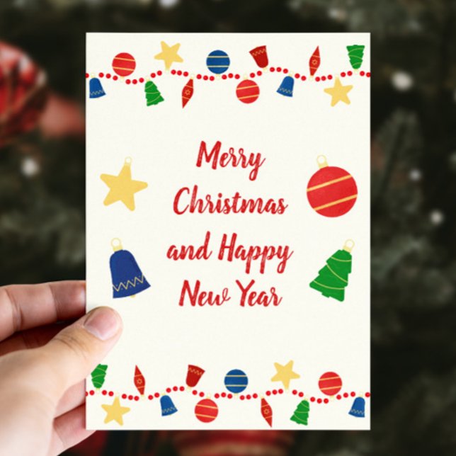 Fröhliche Retro Weihnachtsschmuck Feiertagskarte (Cute retro custom Christmas card with vintage Christmas ornaments and red beaded garland)