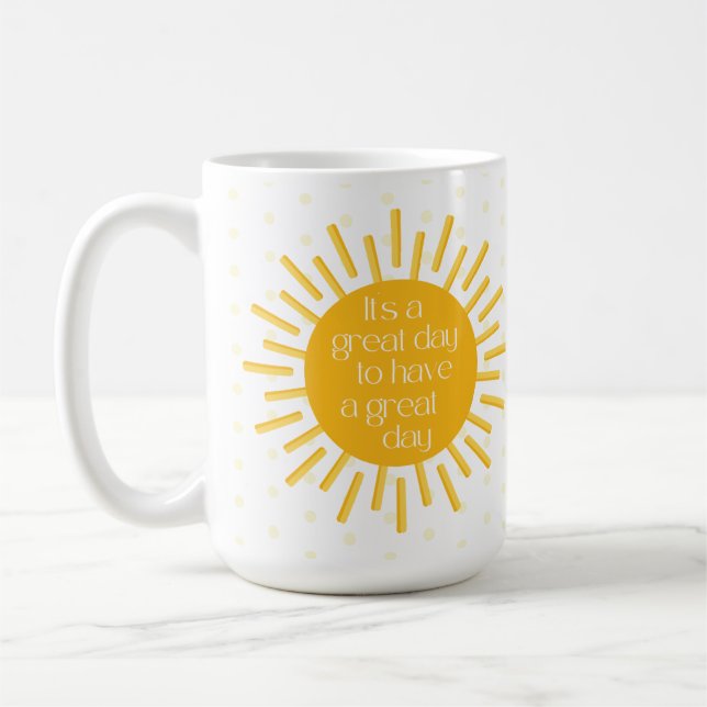 Fröhliche Tasse am Vormittag des Sonnenuntergangs (Links)