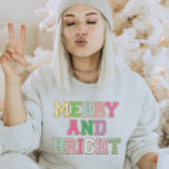 Fröhliche und helle Chenille Patch Letter Christma Sweatshirt<br><div class="desc">Teilen Sie den Feiertagssjubeln mit diesem festlichen Weihnachtsgeschenk Fröhliches und Helles Shirt Design. Ideal,  um sich als Weihnachtsgeschenk zu gönnen oder um sich selbst zu Leckerei,  um einen Urlaub glücklich zu machen! Dieses Design bietet farbenfrohe,  trendige Patchbriefe,  die Merry und Bright sagen.</div>