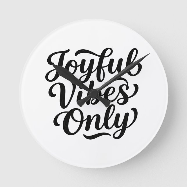 Fröhliche Vibes Typografie Runde Wanduhr (Vorderseite)