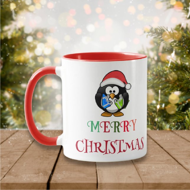 fröhliche Weihnachten bunte Typografie Santa Pingu Tasse (Von Creator hochgeladen)
