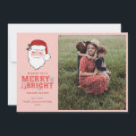 Fröhliche Weihnachtsfeier | Merry & Bright | Foto Feiertagskarte<br><div class="desc">Diese Weihnachtsfotokarte zeigt ein fröhliches Weihnachtsbild auf einem rosa Hintergrund. Es heißt "Sich eine fröhliche und helle Urlaubssaison wünschen" mit einem Ort,  um Ihr Lieblingslied hinzuzufügen. Sie können mit Ihrem Namen und dem Jahr am Ende personalisieren. Auf der Rückseite befindet sich ein weiteres koordinierendes rosa und rotes diagonales Stripmuster.</div>