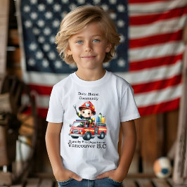 Fröhlicher Feuerwehrmann, der einen farbenfrohen F T-Shirt