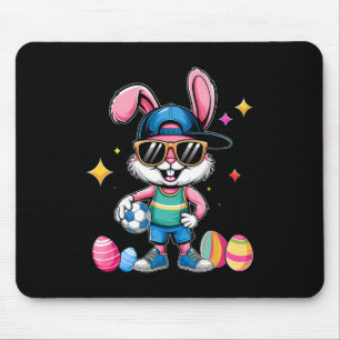 Fröhlicher Osterhase spielt Fußball Ostern Sport K Mousepad