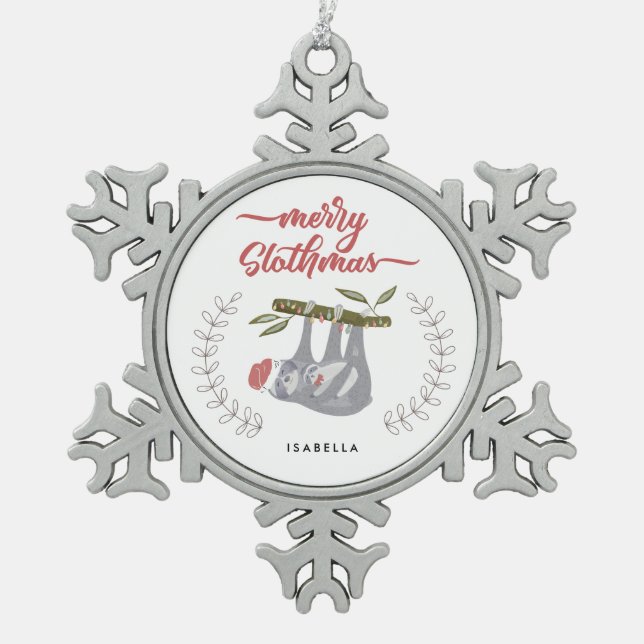 Fröhlicher Slothmas niedlicher personalisierter Schneeflocken Zinn-Ornament (Vorderseite)