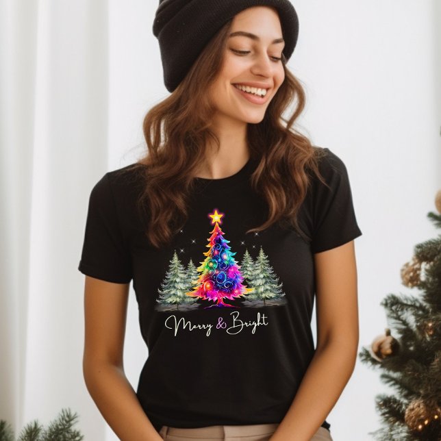 Fröhlicher und heller Neon glühender Weihnachtsbau T-Shirt (Von Creator hochgeladen)