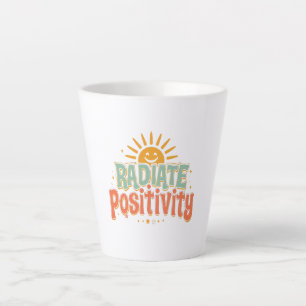 Fröhlicher und motivierender sonniger Spruch Milchtasse