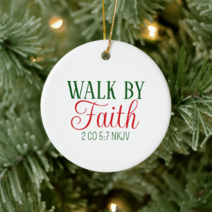 Fröhlicher Weihnachtsspaziergang durch das Glauben Keramik Ornament