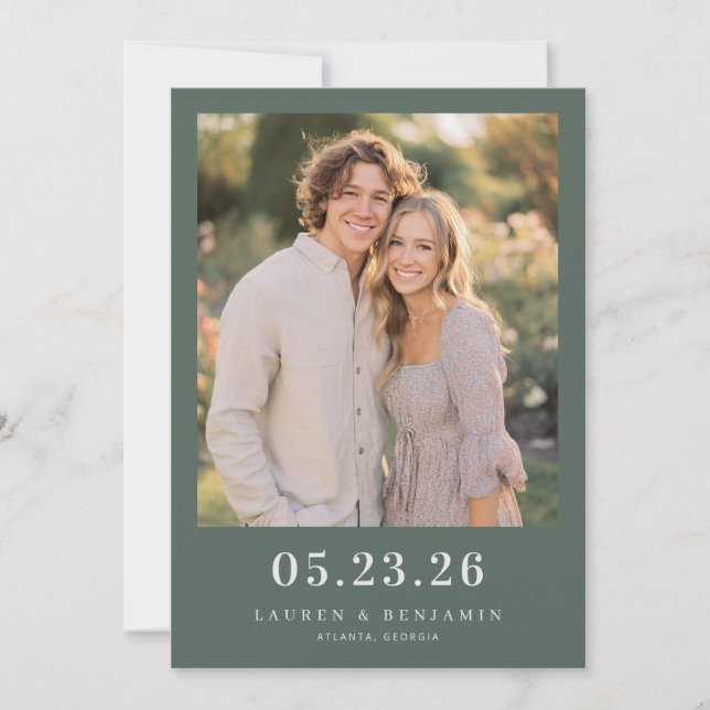 Fröhliches grünes romantisches Foto Save The Date (Vorderseite)