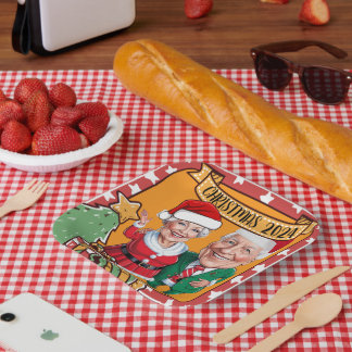 Fröhliches Red and Gold Caricature Couple Pappteller