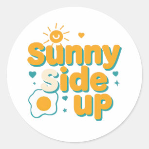 Fröhliches "Sunny Side Up" mit Ei und Sonne Runder Aufkleber