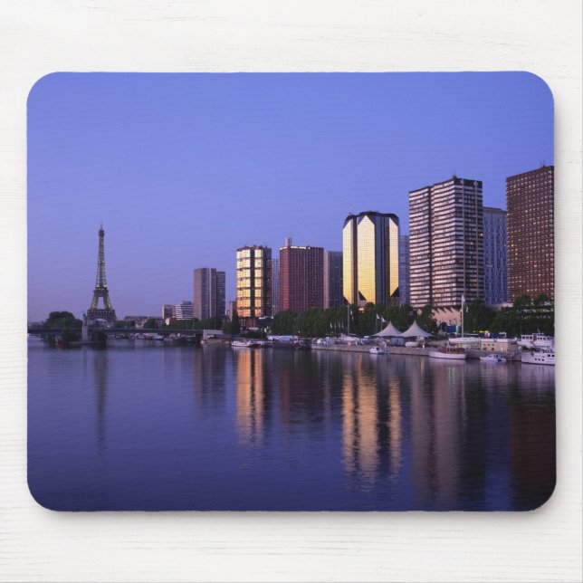Front du Seine und Eiffel Tower, Paris, Frankreich Mousepad (Vorne)