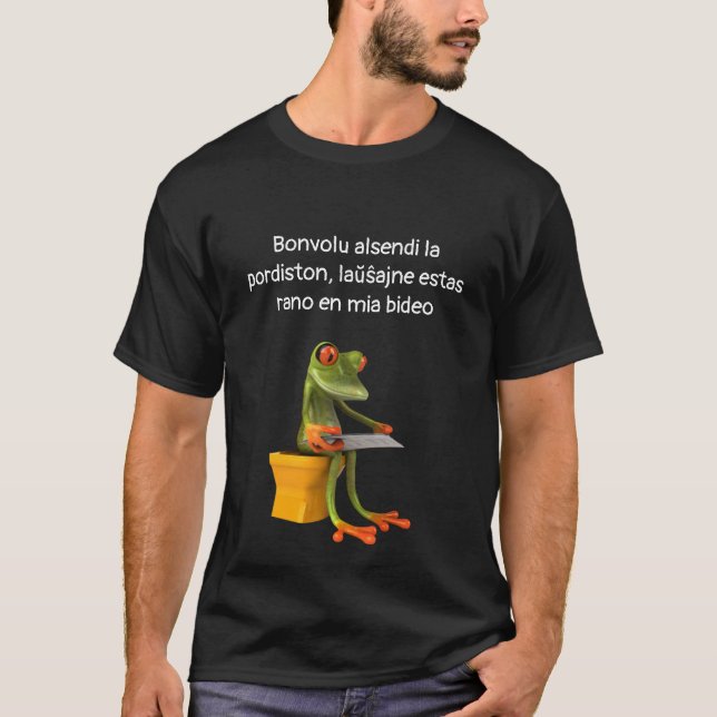 Frosch in einem Bidet, dunkles Shirt (Vorderseite)