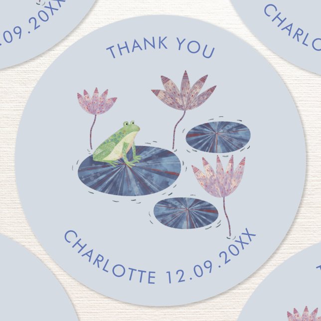 Frosch in einem Lilienteich Niedlich Danke Runder Aufkleber (Personalized thank you stickers with a cute frog on a lily pad. Perfect for baby shower or birthdays)