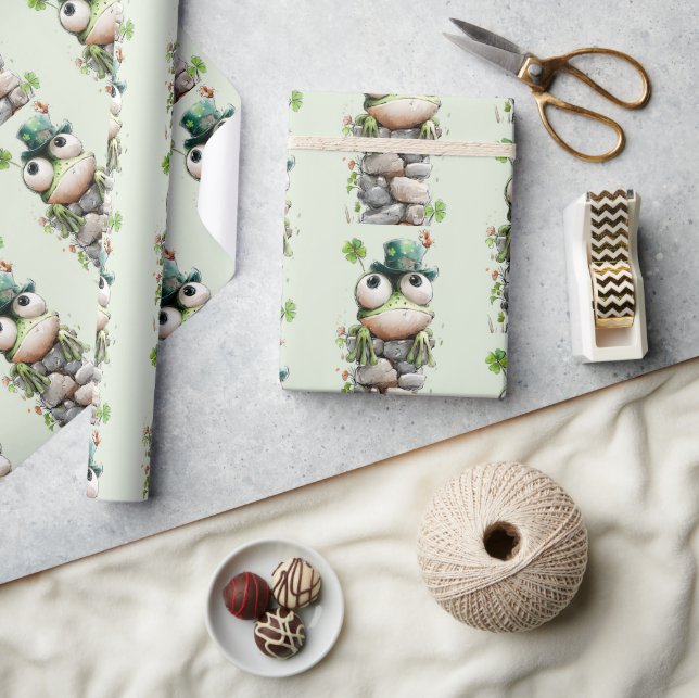 Frosch mit grüner Mütze und Kleeblatt süßes Muster Geschenkpapier (Kunsthandwerk)