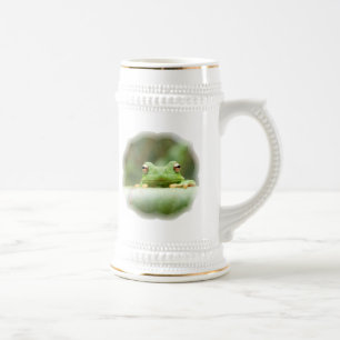 Frosch mustert Bier Stein Bierglas