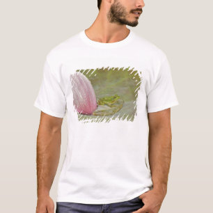 Frosch und Lotusblütenblatt, China, T-Shirt