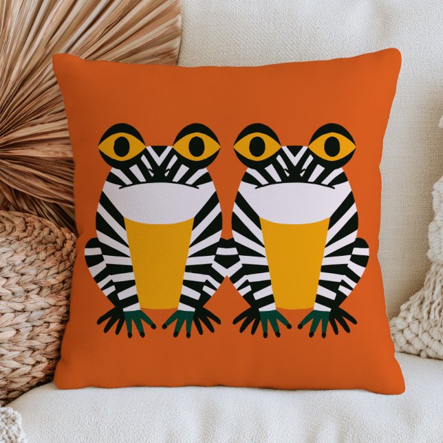 Frösche im Zebramuster Funky Animal Maximalist  Kissen (Von Creator hochgeladen)