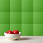 Froschgrün Fliese<br><div class="desc">Trendy einfaches Design in Frosch grün solide Farbe.</div>