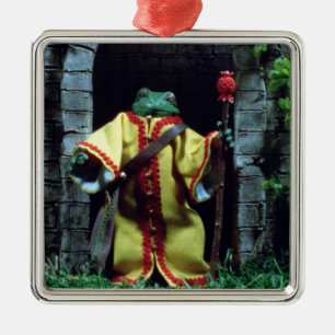 Froschsorzerin aus Bluttee und rotem String Ornament Aus Metall