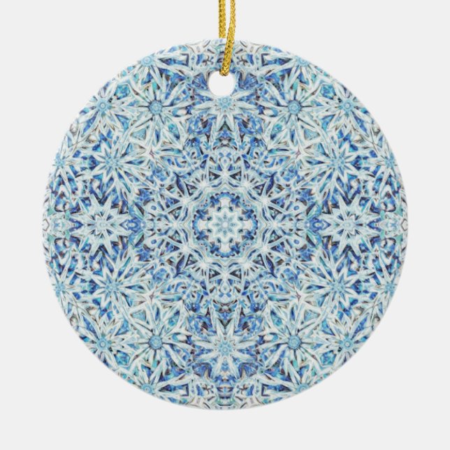 Frosted Crystal Bloom — Intricate Snowflake Design Keramik Ornament (Vorne)