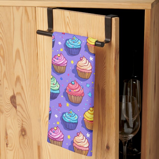 Frosted Fun Cupcake-Muster: Whimsical Bakery  Geschirrtuch (Drittel gefaltet)