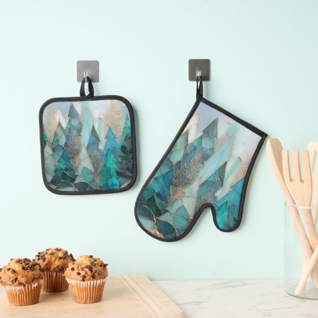 Frosted Pines – Winterwald  Ofenhandschuh & Topflappen-Set (Insitu (Hängend))