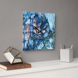 Frostfeenmädchens Blick auf einen saphirnen Winter Quadratische Wanduhr