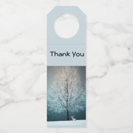 Frostiger Baum im Abend Flaschenanhänger