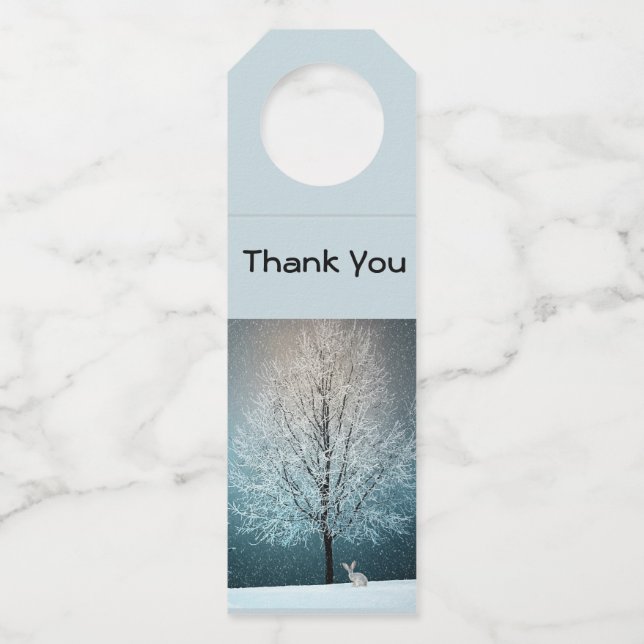 Frostiger Baum im Abend Flaschenanhänger (Vorderseite)