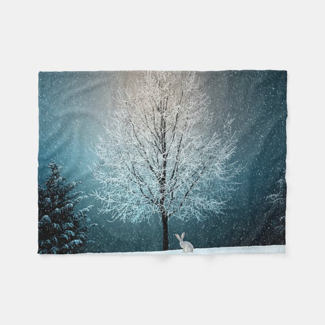 Frostiger Baum im Abend Fleecedecke (Vorderseite (Horizontal))