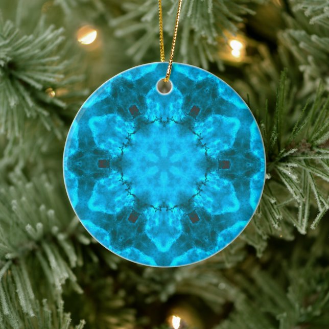 Frosty Ice Blue Snowflake Kaleidoscope Muster Keramik Ornament (Baum)