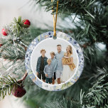 Frosty Winter Foliage Grüne Foto Weihnachten Keramik Ornament<br><div class="desc">Dieses elegante und klassische Foto-Ornament besticht durch einen wunderschönen runden Aquarellrahmen aus Blätter,  Beeren und anderen Grünpflanzen. Die botanischen Illustrationen werden auf der Rückseite fortgesetzt. Der Gruß auf der Rückseite ist bearbeitbar und in einem klassischen Serif-Schriftart. Dort können Sie das Jahr und Ihre Familiennamen hinzufügen.</div>