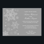Frosty Winter Snowflake Hochzeit Einladung Grau<br><div class="desc">Soft,  aber macht eine Aussage. Feiern Sie Ihre Hochzeit und die ganze Schönheit des Winters mit diesen sanft fallenden Schneeflocken.</div>