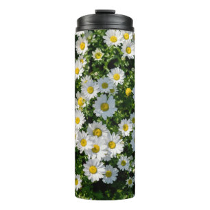 Frühjahrsdaisy Field: Serene Hintergrund Thermosbecher