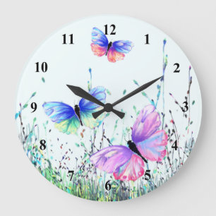 Frühjahrsschmetterlinge fliegen in der Uhr der Nat