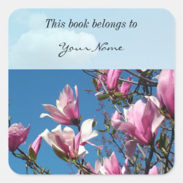 Frühlingrosa magnolische Blume am Himmel Quadratischer Aufkleber