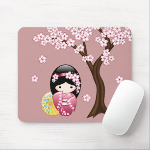 Frühlings-Kokeshi-Puppe - Süße japanische Geisha a Mousepad
