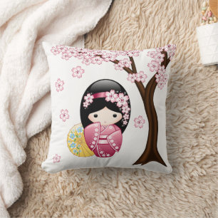 Frühlings-Kokeshi-Puppe - Süßes japanisches Geisha Kissen