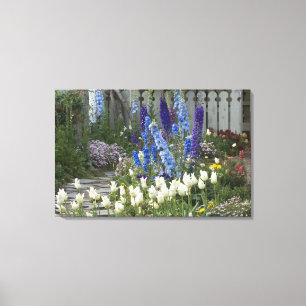 Frühlingsblumen entlang eines Gartenwegs, Georgia Leinwanddruck