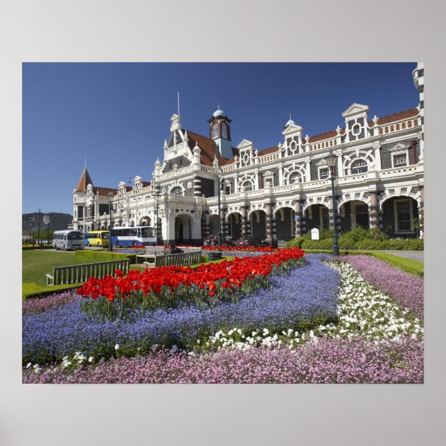 Frühlingsblumen und historischer Bahnhof, Poster (Vorne)