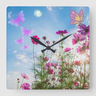 Frühlingsblumen und Schmetterling Quadratische Wanduhr