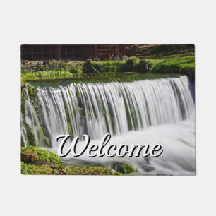 Frühlingsfälle in Hodgson Willkommen Türmatte
