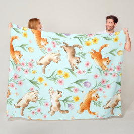 Frühlingsgarten-Spaß – Spielende Katzen & Blüten Fleecedecke