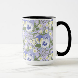 Frühlingsgartenblumen auf Lavendel Tasse