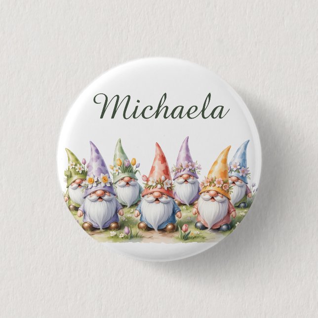 Frühlingsgnome auf einer Wiese Button (Vorderseite)