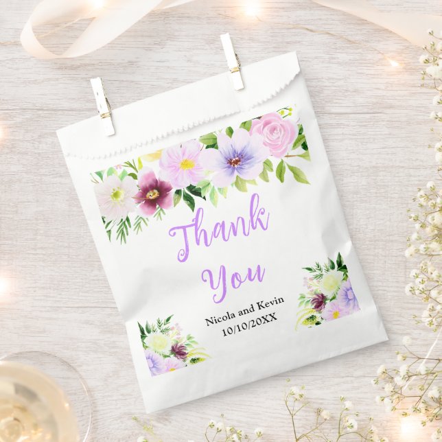 Frühlingslila Blumen mit Laub Geschenktütchen (Ausgeschnitten)