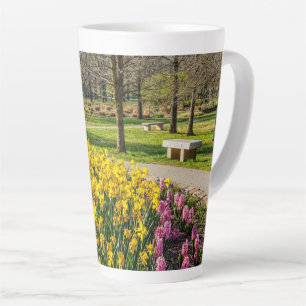 Frühlingssaison Blumengarten Milchtasse