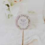 FrühlingsWildblume | Blush Vielen Dank für den Sti Runder Aufkleber<br><div class="desc">Diese Frühlingssemme Wildblume | errötet danke Ihnen für den Aufkleber ist perfekt für Ihre rustikale Vintage Hochzeit. Das Design zeichnet sich durch farbenfrohe, elegante minimalistische pastellfarbene Aquarell wilde Blume aus. Es erinnert den Betrachter an eine klassische, einfache böhmische Sommergarten-Wiese. Ein Highlight des Designs ist, wie die Blumen und die Vegetation...</div>